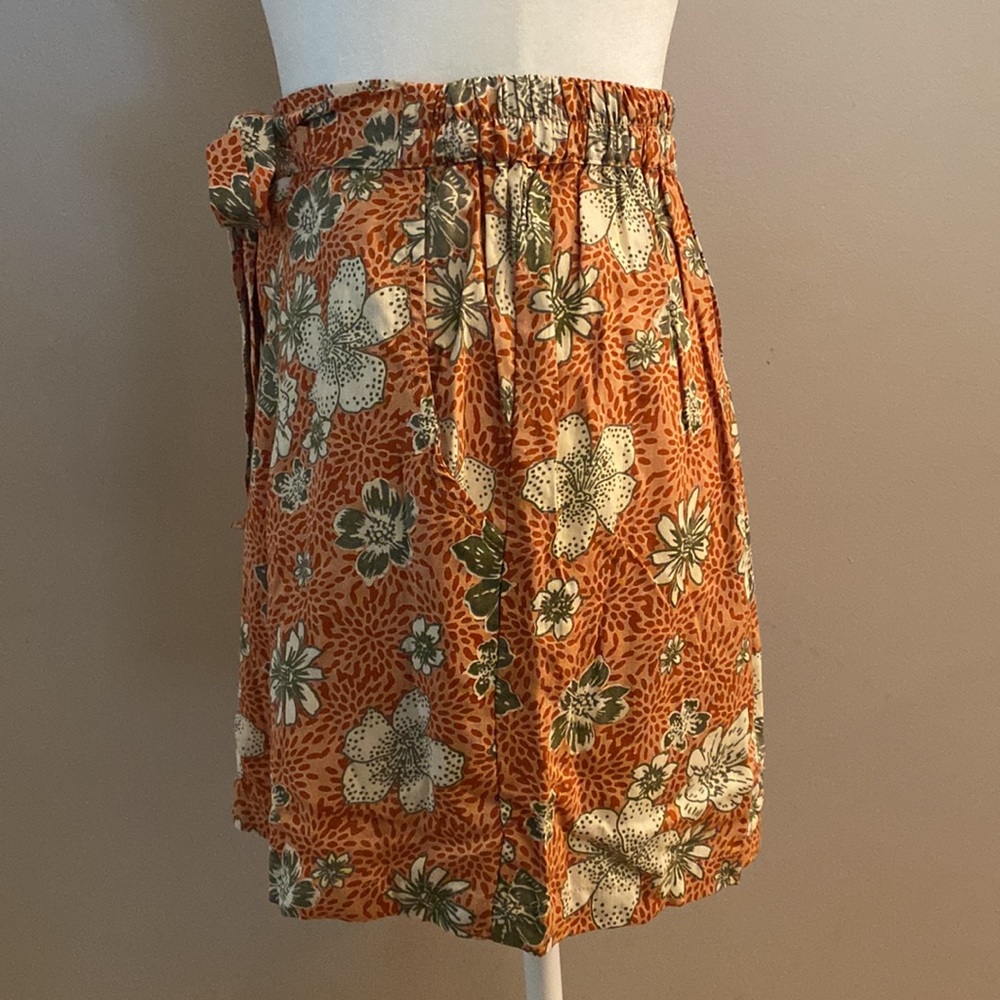 Angie Gathered Floral Shorts - Picture 3 of 10